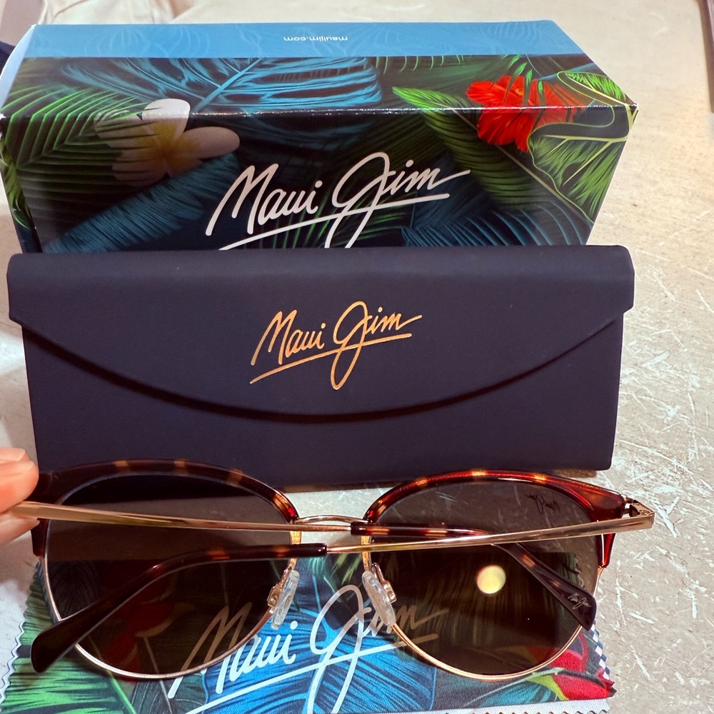 Maui Jim Olili cat eye. Polarized Sunglasses. - Picture 6 of 9